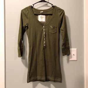 ⭐️ Olive green quarter sleeve tee shirt
